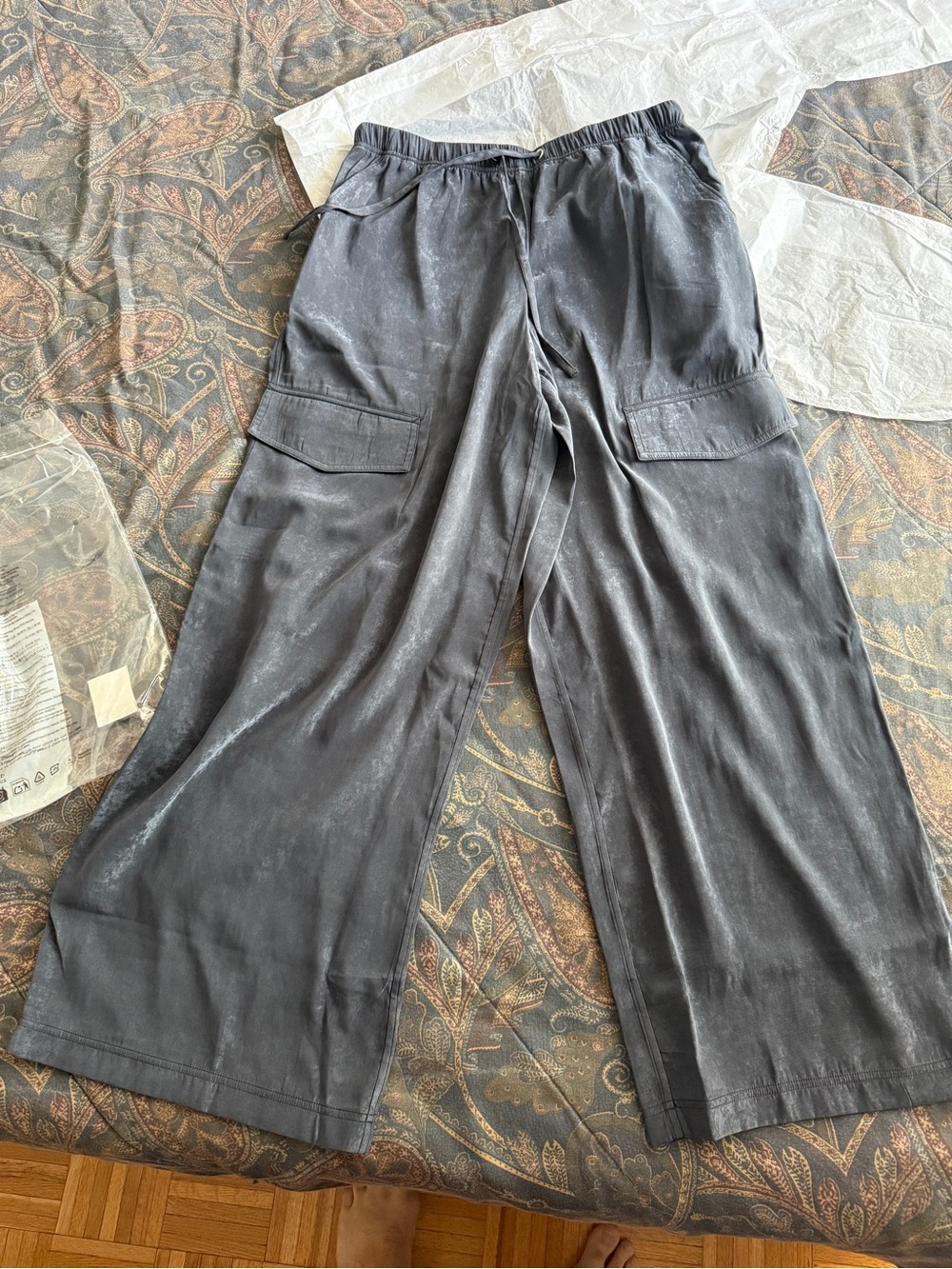 lululemon athletica Wide Leg Cargo Pants in Charcoal Gray